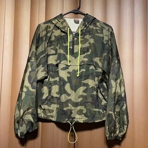 This a windbreaker. Color is green. Sizing is 11-13. Women’s junior. Barely worn